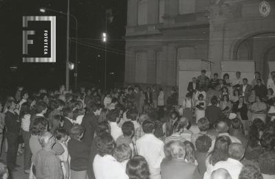 Coro en la explanada del Palacio Municipal