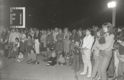 Coro en la explanada del Palacio Municipal