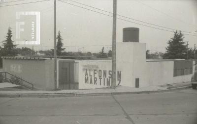 Paredes pintadas con propagandas políticas de la U.C.R.