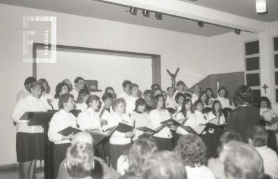 Presentación del coro en el barrio Ariel del Plata