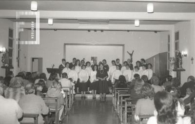 Presentación del coro en el barrio Ariel del Plata