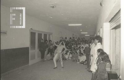 Muestra de danzas en la escuela