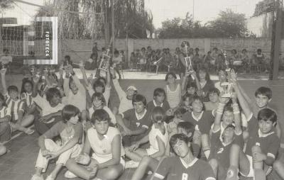 Torneos de voley en el barrio Del Pino