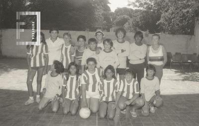 Torneos de voley en el barrio Del Pino
