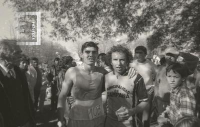 Llegada de los corredores del triatlón a la Plaza Eduardo Costa