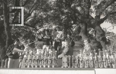 Entrega de premios del triatlón en la Plaza Eduardo Costa