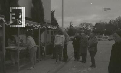Artesanos sobre el Boulevard Sarmiento