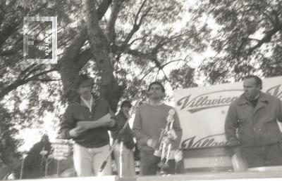 Entrega de premios del triatlón en la Plaza Eduardo Costa