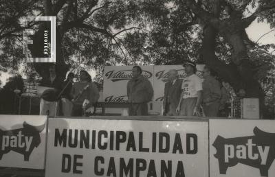 Entrega de premios del triatlón en la Plaza Eduardo Costa