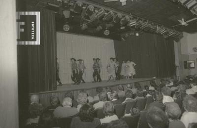 Espectáculo folklórico en el Teatro Municipal Pedro Barbero