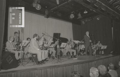 Folklore en el Teatro Municipal Pedro Barbero por el 9 de julio