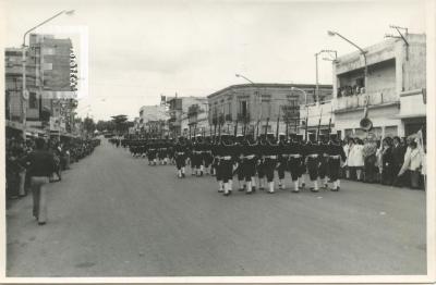 Desfile militar en Av. Rocca