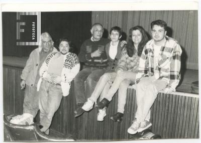 Actores de comedia municipal en el Teatro Pedro Barbero antes del estreno de la obra //Haciendo Tiempo// de Eduargo Pogoriles