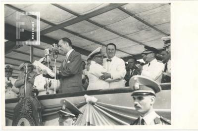 Visita del Gral. Juan Domingo Perón a la inauguración de la Fábrica de Tolueno