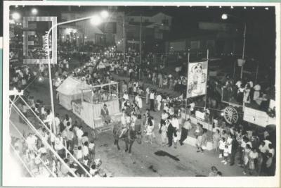 Carnaval de 1969 en la Av. Rivadavia y Calle Coletta