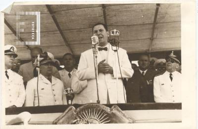 Visita del Gral. Juan Domingo Perón a la inauguración de la Fábrica de Tolueno