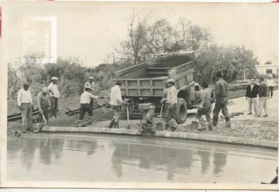 Trabajos de pavimentación en el barrio Banco Provincia