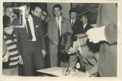 Visita del boxeador Horacio Accavalo