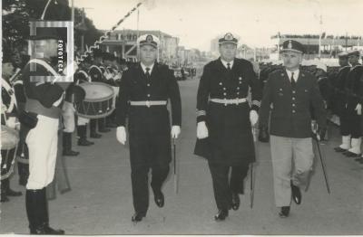 Desfile militar por día de la bandera