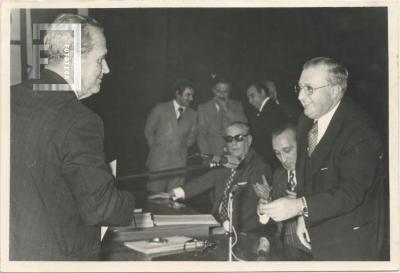 Entrega de escrituras del barrio Gral. San Martín en el teatro Pedro Barbero