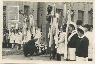 Acto del 25 de mayo en la plaza Eduardo Costa