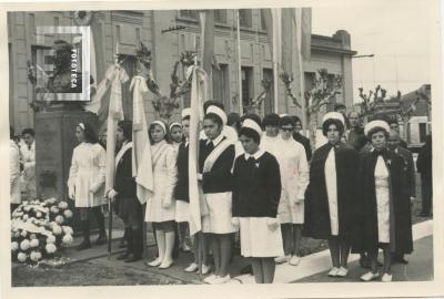 Acto del 25 de mayo en la plaza Eduardo Costa