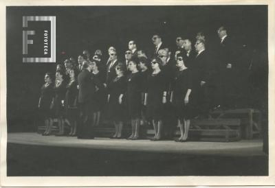 Presentación del coro de no videntes en el teatro Pedro Barbero