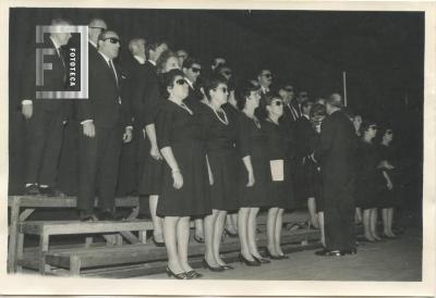 Presentación del coro de no videntes en el teatro Pedro Barbero