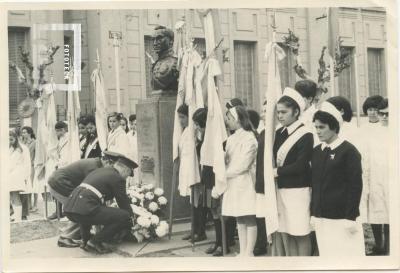 Acto del 25 de mayo en la plaza Eduardo Costa