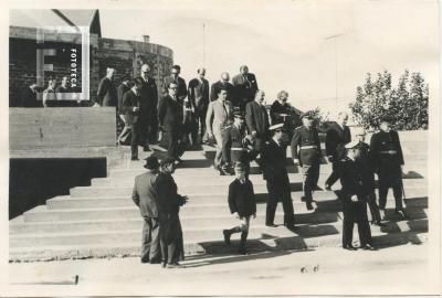 Autoridades municipales y de Prefectura en el acto del 25 de mayo