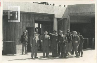 Visita de autoridades municipales a la planta depuradora de agua