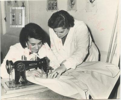 Mujeres en el taller municipal de cocina