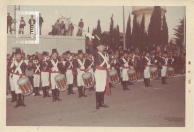 Desfile de granaderos sobre la Avenida Rivadavia