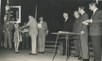 Entrega de certificados en la culminación del Ciclo Cultural