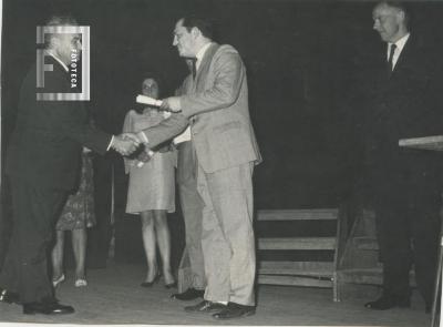 Entrega de certificados en la culminación del Ciclo Cultural