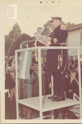 Desfile de granaderos sobre la Avenida Rivadavia